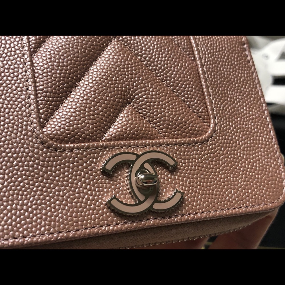 Chanel Iridescent Rose Gold Zip Wallet Card Holder - Picture 9 of 13